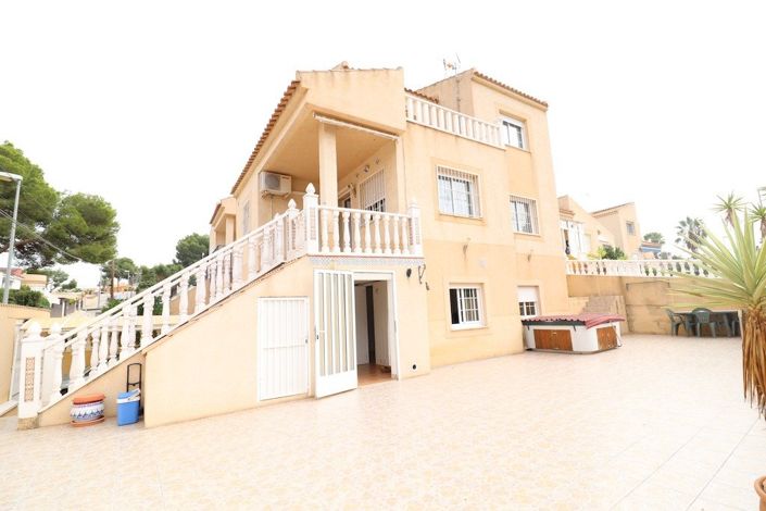 Image No.1-3 Bed Villa for sale