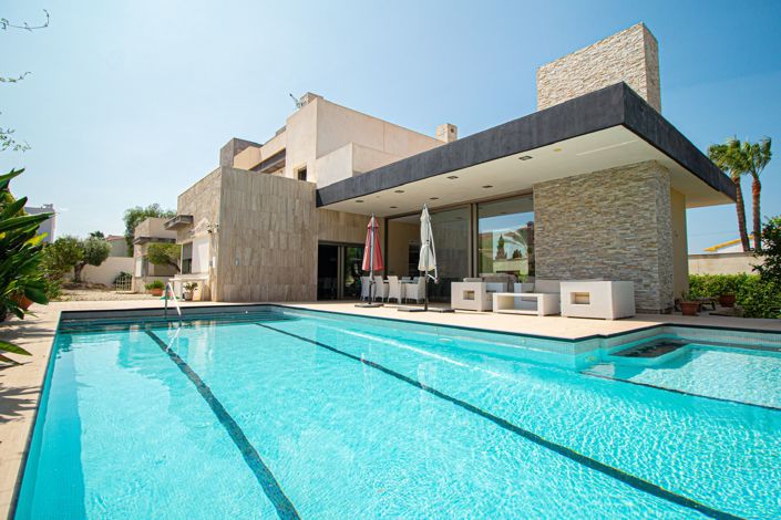 Image No.1-6 Bed Villa for sale