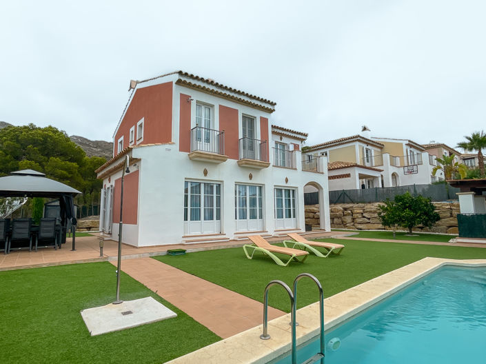 Image No.1-4 Bed Villa for sale