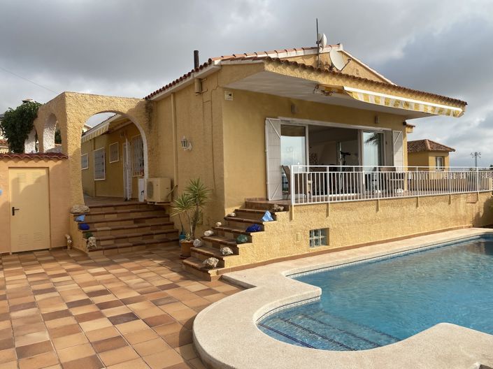 Image No.1-4 Bed Villa for sale