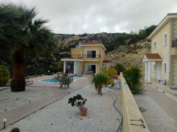 Detached Villa For Sale  in  Peyia