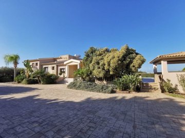 Detached Villa For Sale  in  Empa