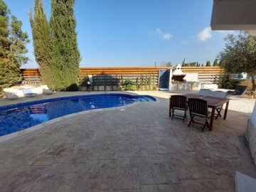 Detached Villa For Sale  in  Peyia