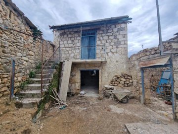 Stone House For Sale  in  Koili