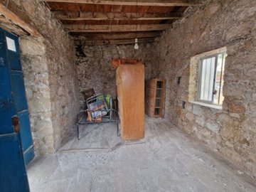 Stone House For Sale  in  Koili