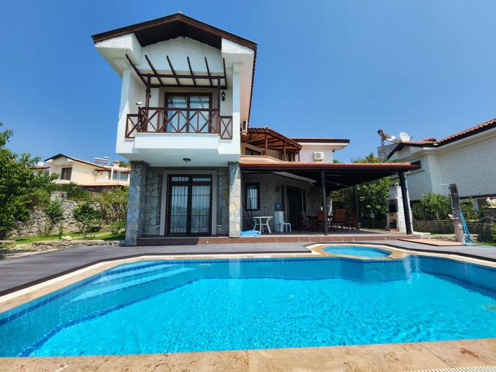 Image No.1-4 Bed Villa / Detached for sale