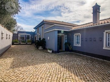 1 - Loule, House