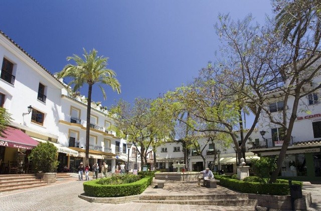 Image No.1-Maison de ville de 5 chambres à vendre à Marbella