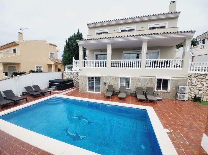 Image No.1-5 Bed Villa for sale