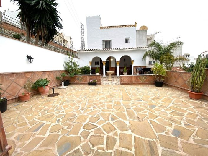 Image No.1-3 Bed Villa for sale