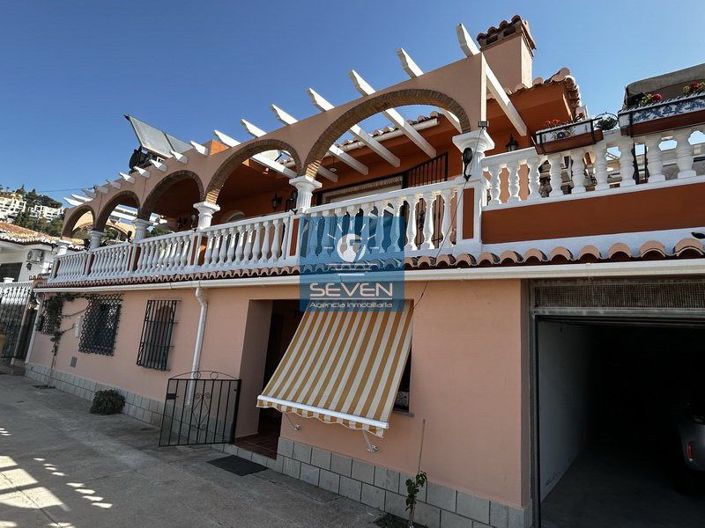 Image No.1-4 Bed Villa for sale