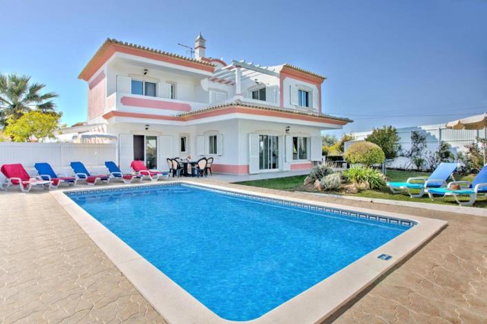 Image No.1-4 Bed Villa / Detached for sale