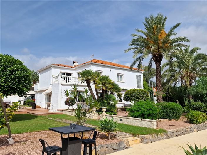 Image No.1-4 Bed Villa for sale