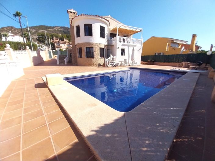 Image No.1-4 Bed Villa for sale