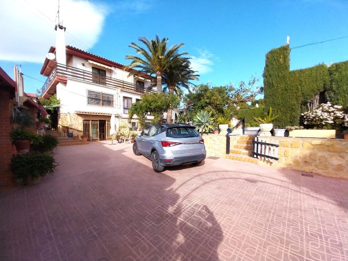 Image No.1-6 Bed Villa for sale