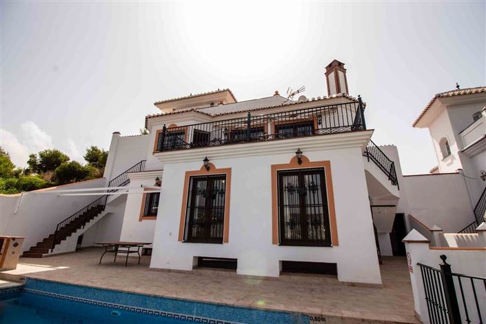 Image No.1-4 Bed Villa for sale