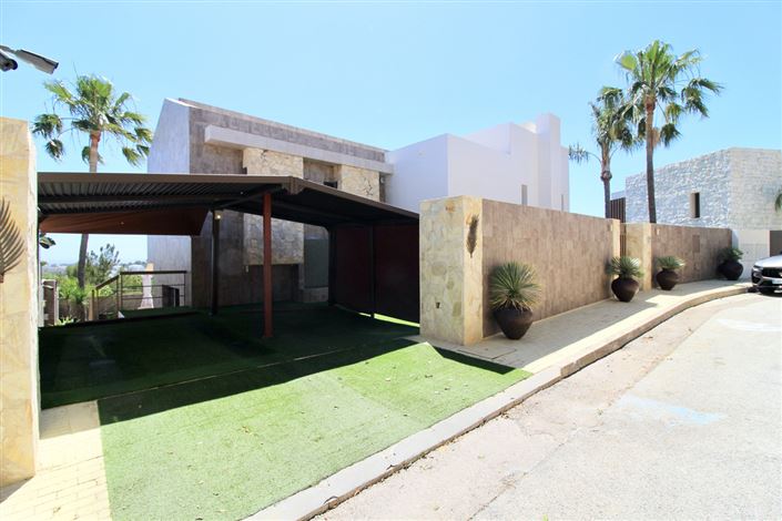 Image No.1-4 Bed Villa for sale