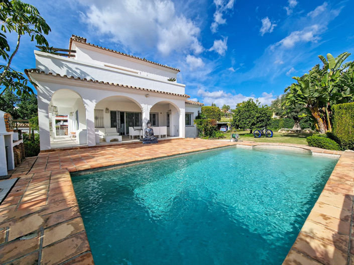 Image No.1-6 Bed Villa for sale