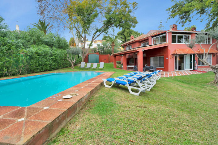 Image No.1-6 Bed Villa for sale