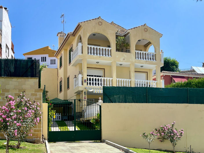 Image No.1-4 Bed Villa for sale