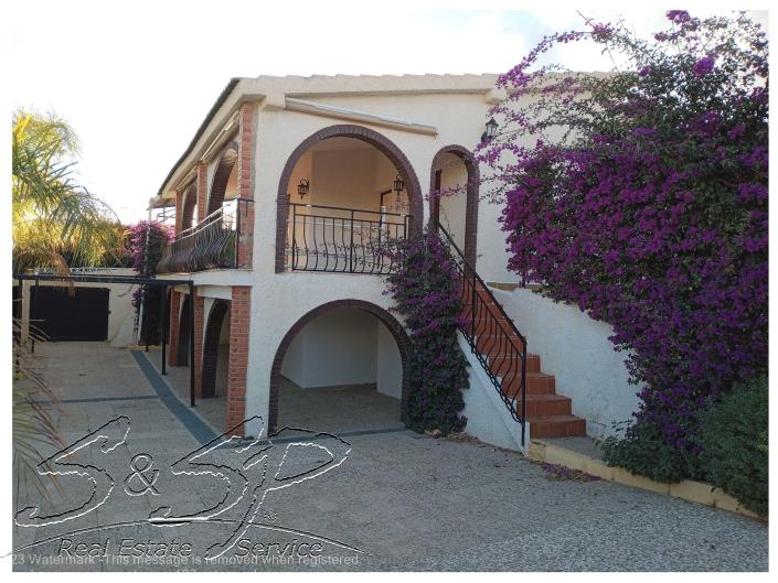 Image No.1-3 Bed Villa / Detached for sale