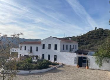 1--Cortijo-La-Zapatera-front-view-from-driveway