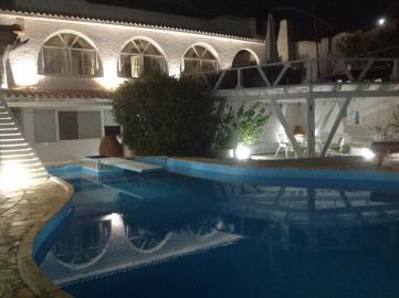 PORTO-HELI-POOL-BY-NIGHT