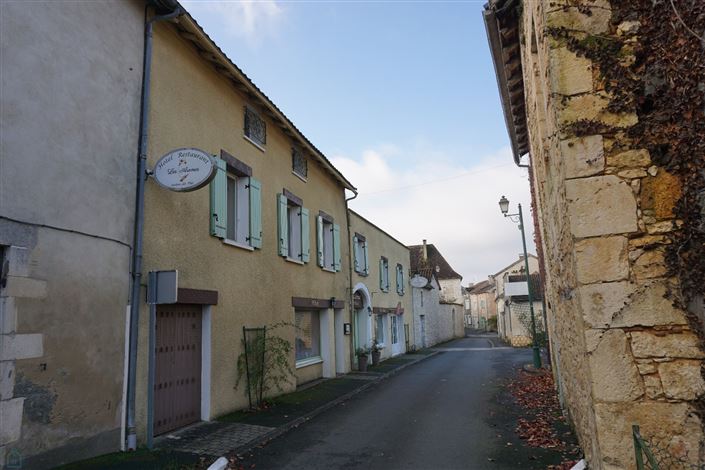 Image No.1-Propriété de 12 chambres à vendre à Négrondes