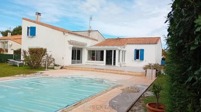 1 - La Tremblade, Property