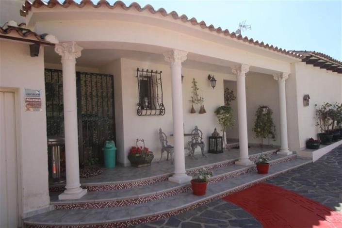 Image No.1-2 Bed Villa / Detached for sale