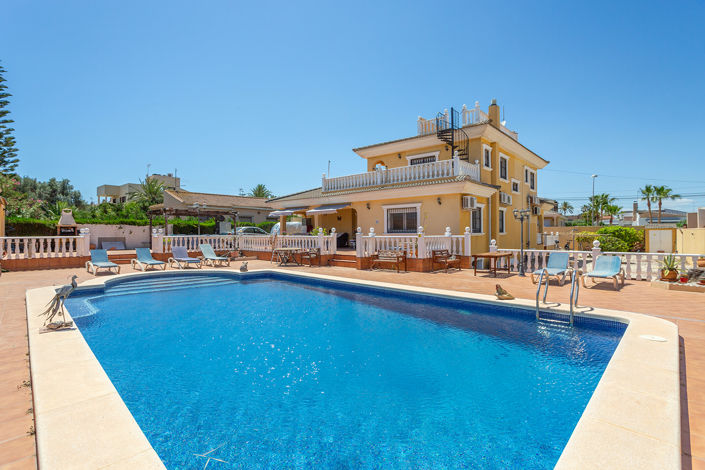 Image No.1-6 Bed Villa for sale