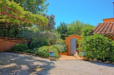 1 - Saint-Tropez, Property