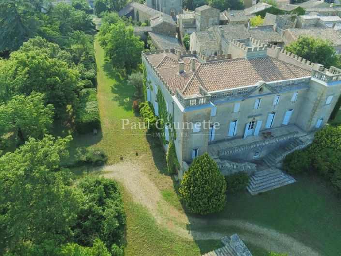 Image No.1-Propriété de 14 chambres à vendre à Uzès