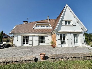 1 - Voiron, House