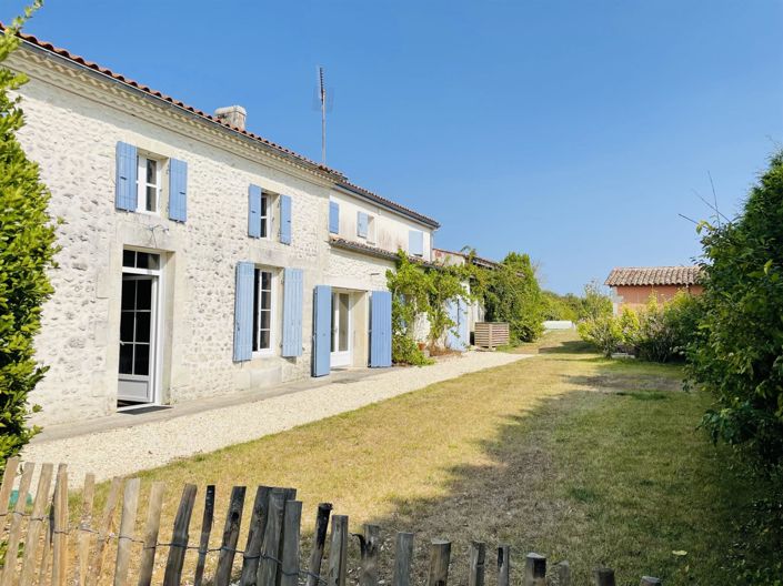 Image No.1-Maison de 5 chambres à vendre à Semussac