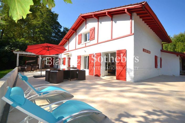 Image No.1-9 Bed House for sale