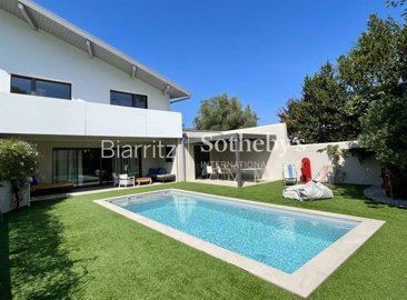 1 - Biarritz, House