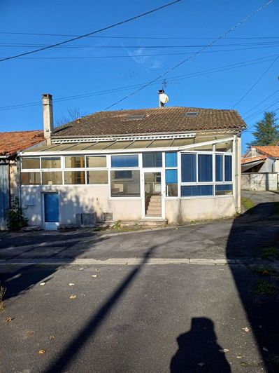 Image No.1-Maison de 4 chambres à vendre à Charente