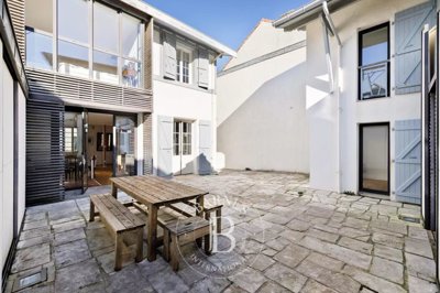 1 - Biarritz, House