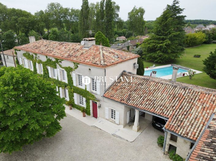 Image No.1-Propriété de 7 chambres à vendre à Angoulême