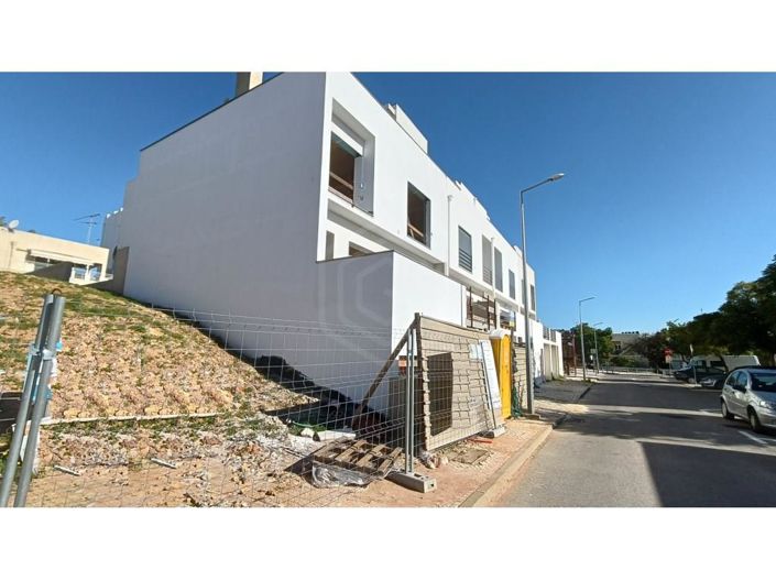 Image No.1-3 Bed House for sale