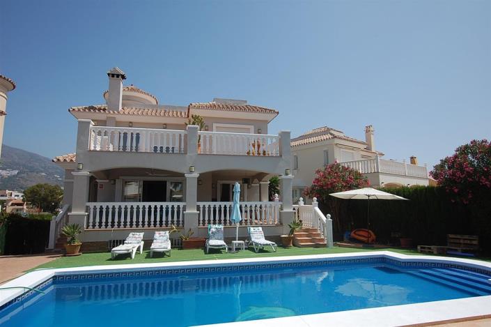 Image No.1-4 Bed Villa / Detached for sale