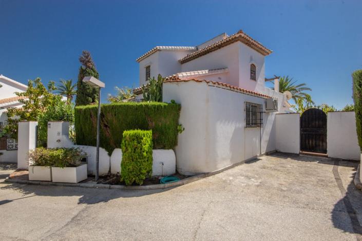 Image No.1-3 Bed Villa / Detached for sale