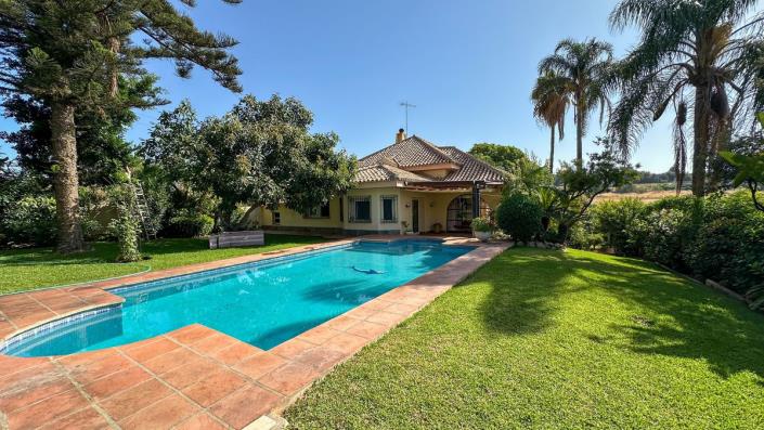 Image No.1-4 Bed Villa / Detached for sale