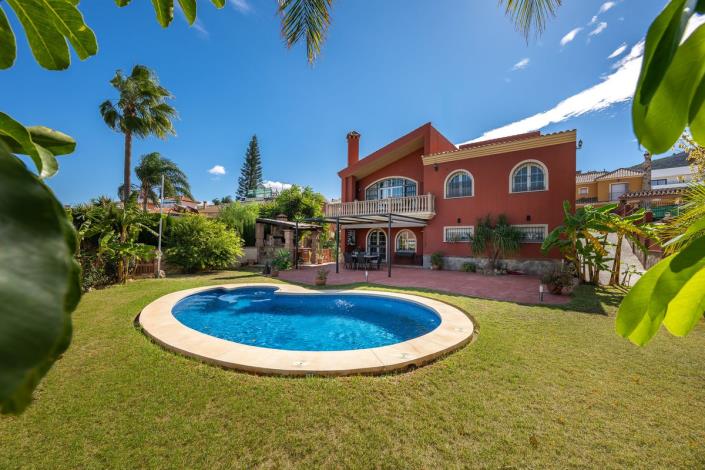 Image No.1-5 Bed Villa / Detached for sale