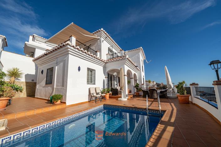 Image No.1-3 Bed Villa / Detached for sale