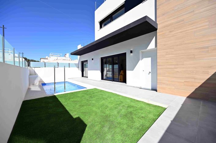 Image No.1-2 Bed Villa for sale