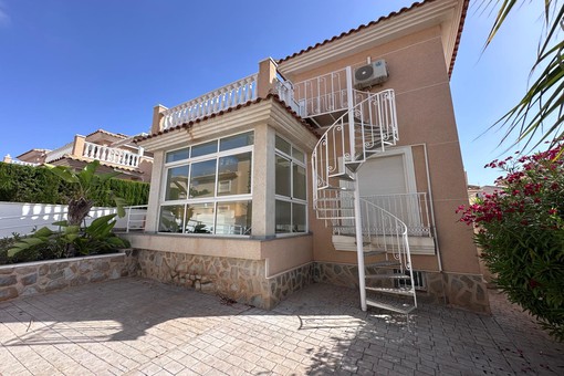 Image No.1-5 Bed Villa for sale