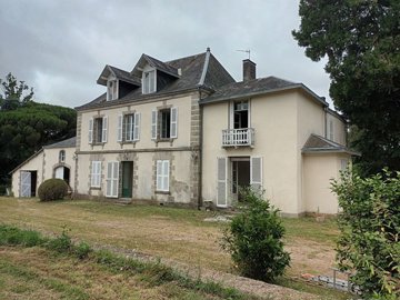 1 - Azay-sur-Thouet, Property