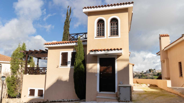 Image No.1-3 Bed Villa / Detached for sale